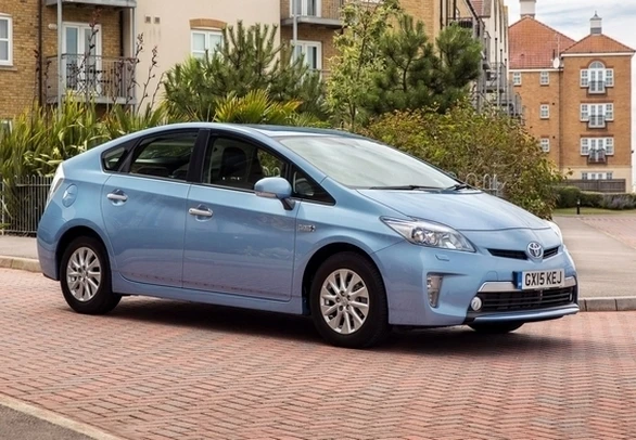 TOYOTA PRIUS PLUG-IN HYBRID 2014 PROBLEMI