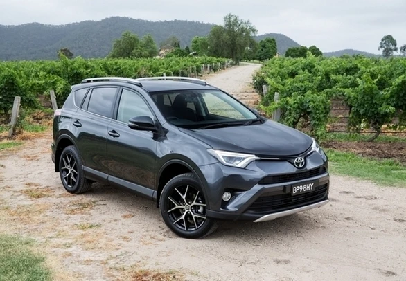 TOYOTA RAV4 2016 PROBLEMI