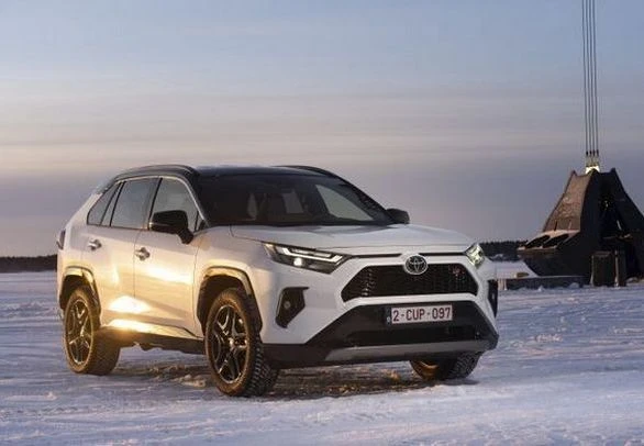 TOYOTA RAV4 2023 PROBLEMI