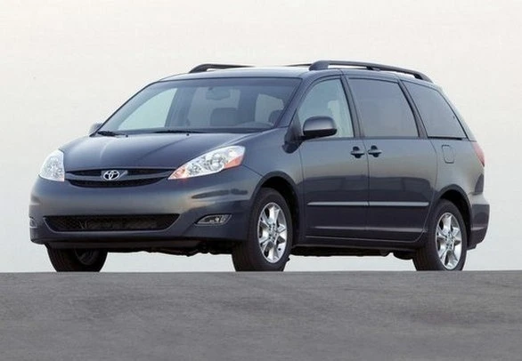 TOYOTA SIENNA 2009 PROBLEMI