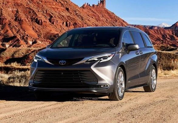 TOYOTA SIENNA 2023 PROBLEMI